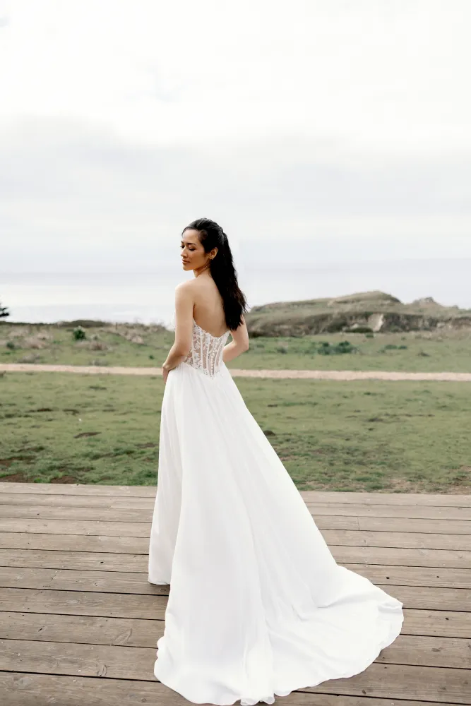 Bild 1 des Brautkleides Adore - #11410 | Aurelia (auf Wunsch auch mit Ärmeln)