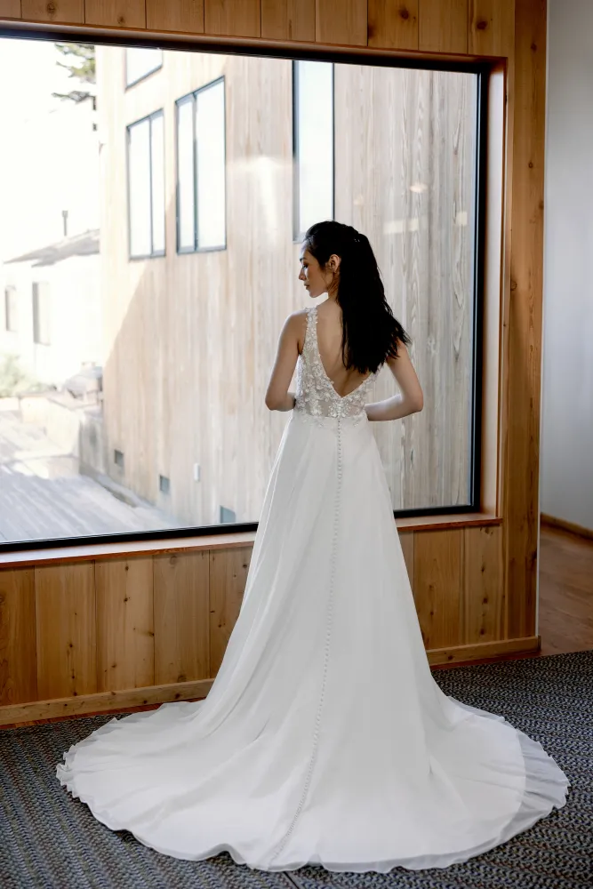 Bild 1 des Brautkleides Adore - #11416 | Meadow