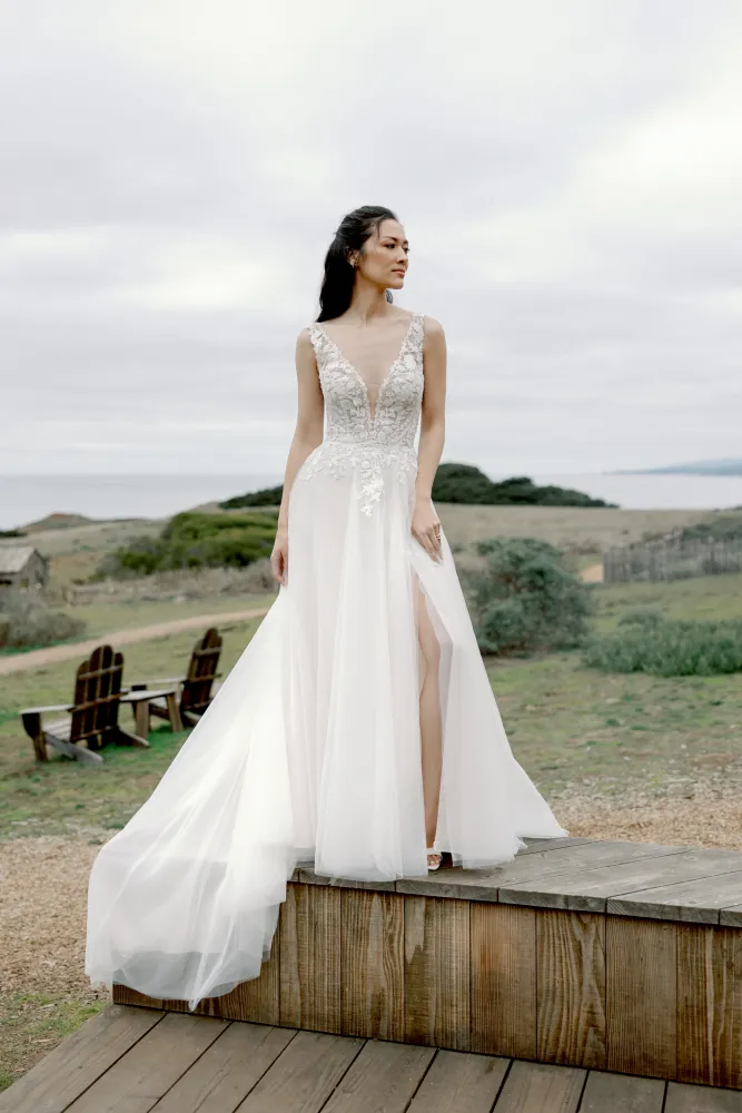 Bild 2 des Brautkleides Adore - #11418 | Mira