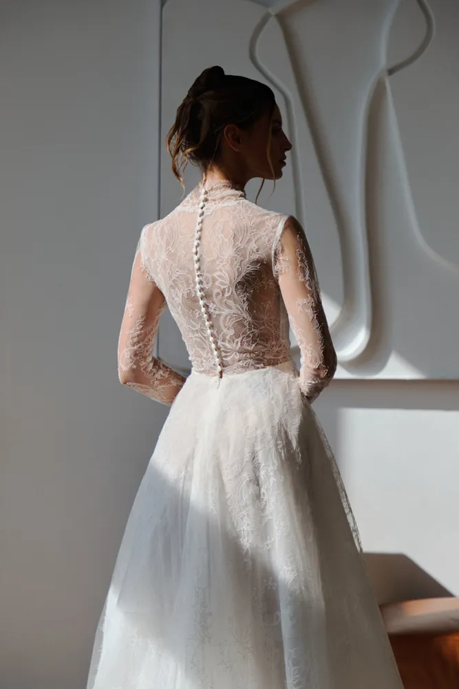Bild 2 des Brautkleides AMY LOVE - Aire B (auch mitkurzen T-Shirt- Ärmeln erhältlich)