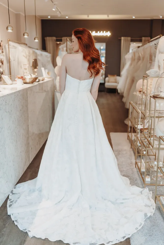 Bild 1 des Brautkleides maleika – bridal couture - Bella