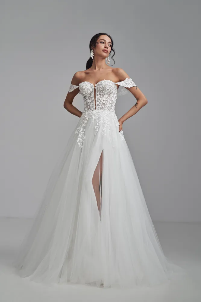 Bild 2 des Brautkleides Annais Bridal - Carmelita mit Cape Cape (& alternativ mit Trägern