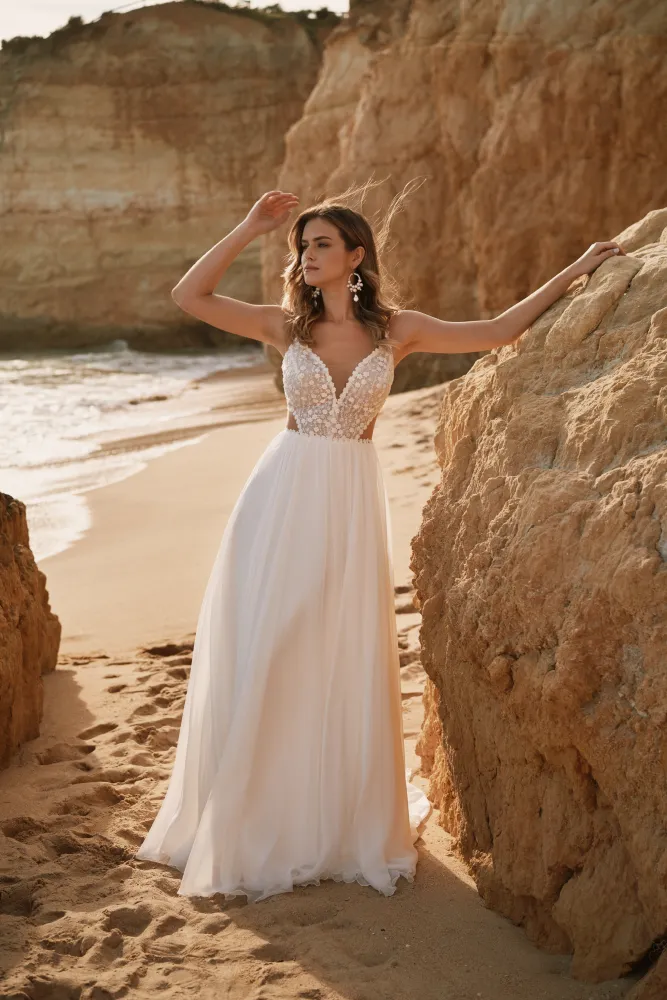 Bild 2 des Brautkleides Melrosé Bridal - Dorit