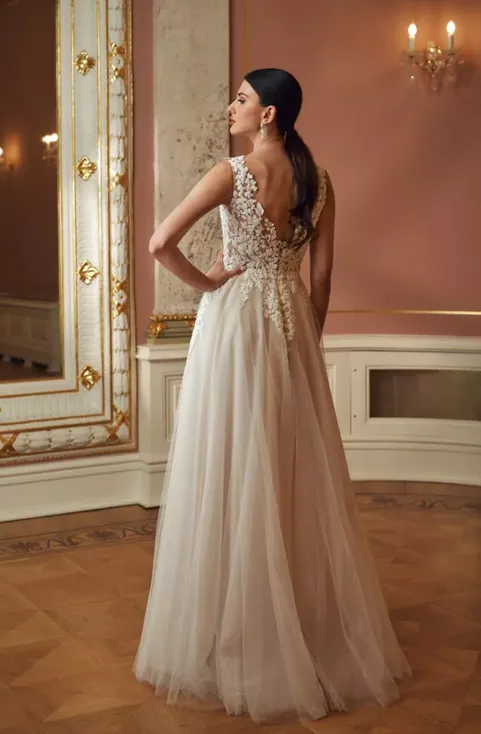 Bild 2 des Brautkleides Annais Bridal - Ella (abnehmbare Ärmel)