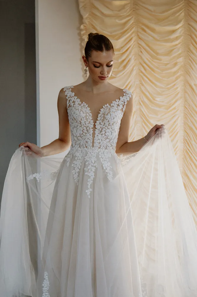 Bild 4 des Brautkleid Annais Bridal - Ella (abnehmbare Ärmel)