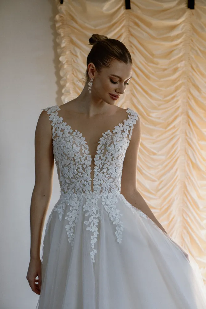 Bild 5 des Brautkleid Annais Bridal - Ella (abnehmbare Ärmel)