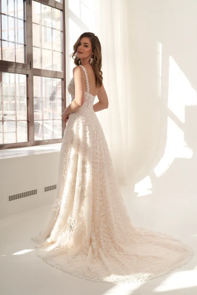 Bild 1 des Brautkleides Melrosé Bridal - Magnolia mit Chiffonrock