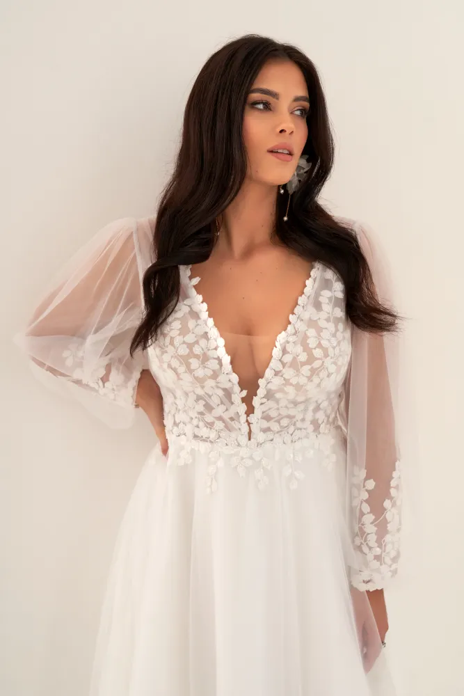 Bild 2 des Brautkleides Melrosé Bridal - Milani