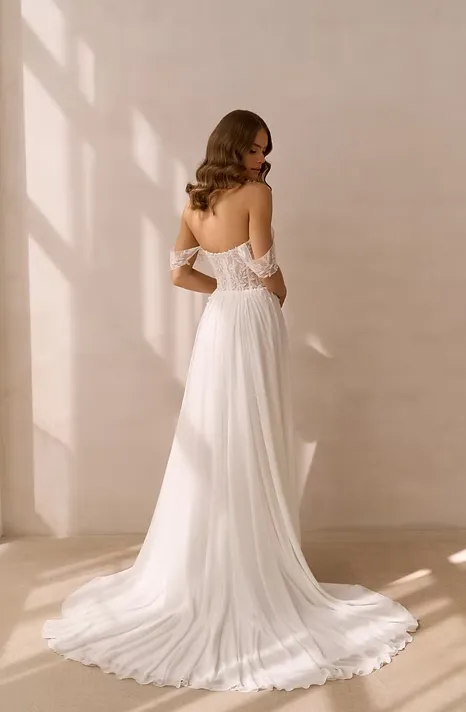 Bild 2 des Brautkleides Melrosé Bridal - Sannika