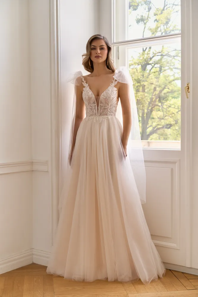 Bild 2 des Brautkleides Melrosé Bridal - Tyra inkl. Tüllflügel