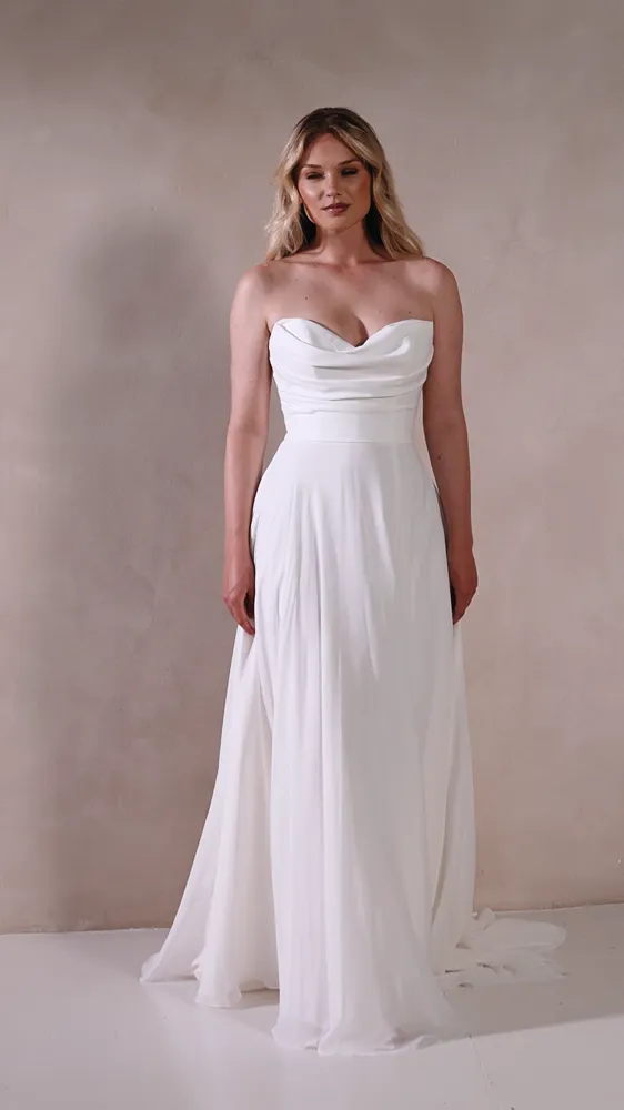 Vorschaubild des Videos zum Brautkleid Adore - #11378 | Eliora
