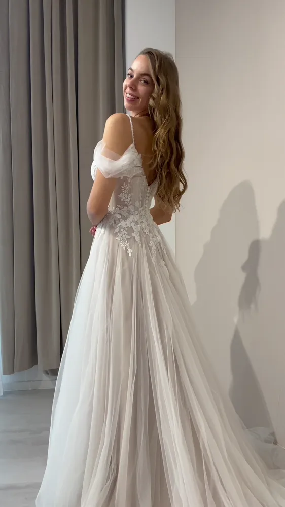 Vorschaubild des Videos zum Brautkleid Lina Becker - #27301 | Norelle