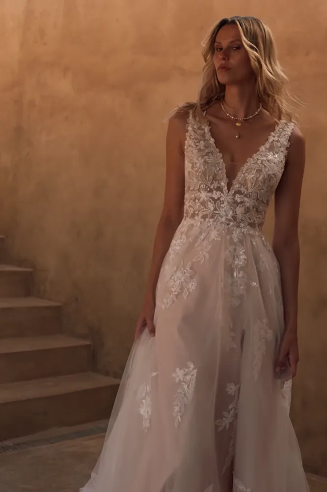 Vorschaubild des Videos zum Brautkleid Lillian West - #66464